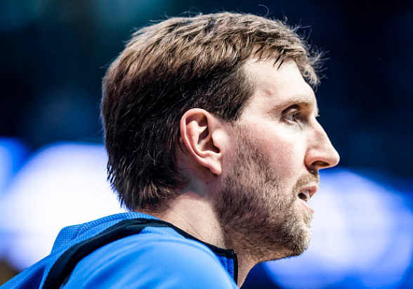 ewc联盟平台 -法兰克福训练开放日，窗口期内部沟通引欢呼，CBA常规赛在即，临场指挥获称赞的简单介绍