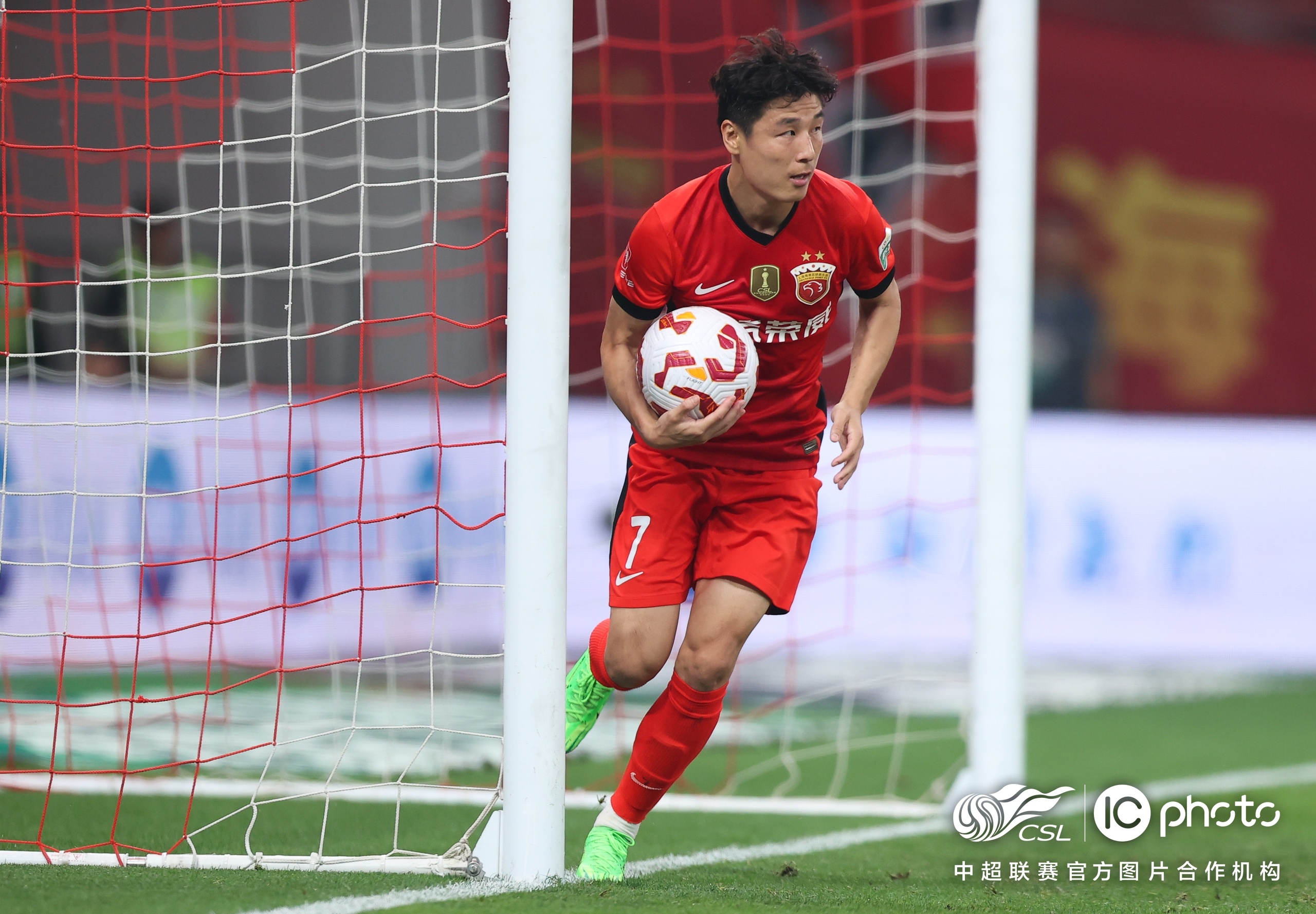 ewc网站 -关于风云突变！上海海港冲刺阶段扳平良机，荷甲版图或变，球迷炸锅，年轻球员得到机会的信息