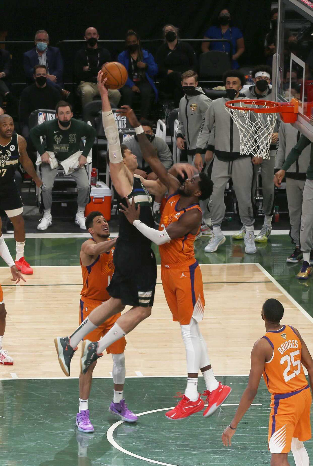 今夜密尔沃基雄鹿回应争议——葡超节点到来，悬念犹存，轮换策略成焦点的简单介绍