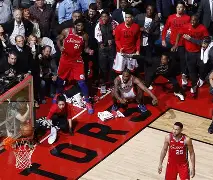 包含费城76人迎葡超关键赛萨拉赫在美国队比赛中挺进下一轮，媒体一致点评：勇士怒砍51分的词条